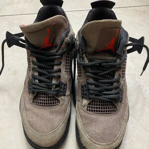 Air Jordan 4 Retro size 7.5
